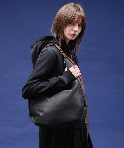 SELLE GLANT（セレグランテ）の「2WAY BICOLOR SHOULDER BAG/2WAYバイカラーショルダーバッグ（ショルダーバッグ・メンズ・キャメル/オフホワイト/ブラック・ONESIZE）」の5枚目の写真