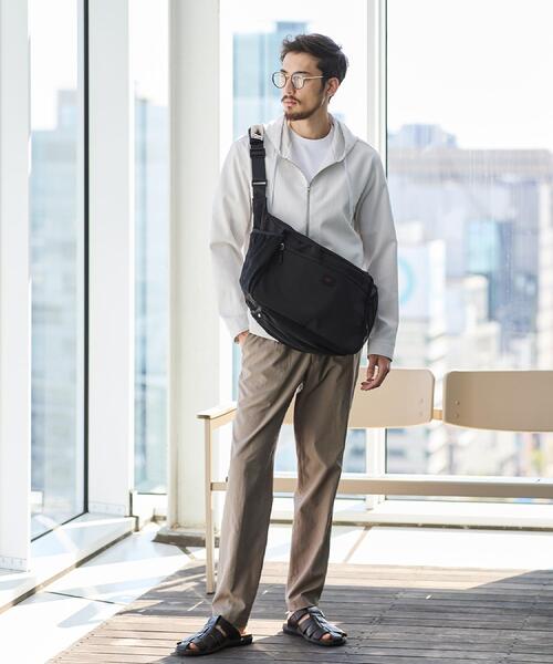 TAKEO KIKUCHI(タケオキクチ)の「【保冷機能】アーバンクロスショルダーバッグ(ショルダーバッグ・メンズ・チャコールグレー/ブラック・00)」の11枚目の写真