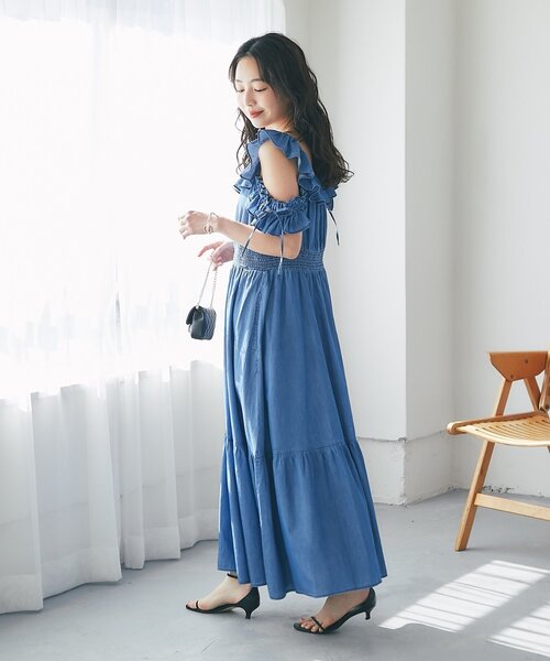 La boutique BonBon(ラブティックボンボン)の「【愛されモテワンピ】ライトデニムフリルトリムワンピース(ワンピース・レディース・ブルー/サックスブルー・PS/FREE)」の11枚目の写真