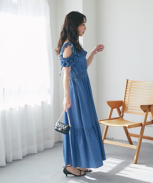 La boutique BonBon(ラブティックボンボン)の「【愛されモテワンピ】ライトデニムフリルトリムワンピース(ワンピース・レディース・ブルー/サックスブルー・PS/FREE)」の13枚目の写真