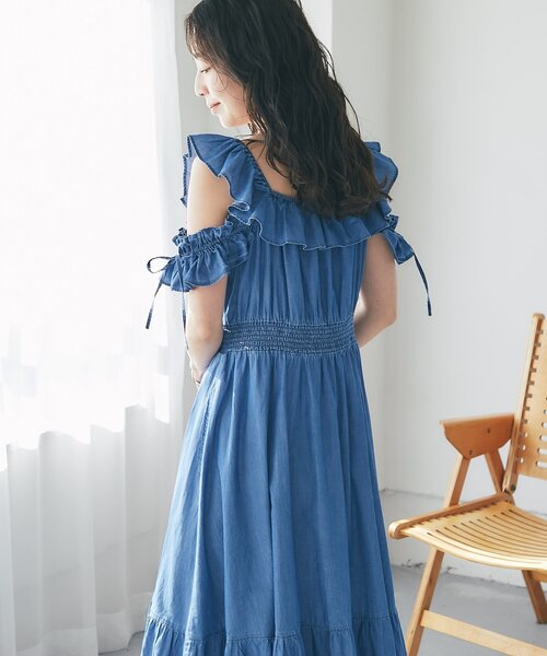 La boutique BonBon(ラブティックボンボン)の「【愛されモテワンピ】ライトデニムフリルトリムワンピース(ワンピース・レディース・ブルー/サックスブルー・PS/FREE)」の16枚目の写真