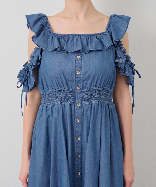 La boutique BonBon(ラブティックボンボン)の「【愛されモテワンピ】ライトデニムフリルトリムワンピース(ワンピース・レディース・ブルー/サックスブルー・PS/FREE)」の3枚目の写真