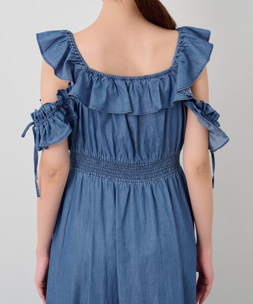 La boutique BonBon(ラブティックボンボン)の「【愛されモテワンピ】ライトデニムフリルトリムワンピース(ワンピース・レディース・ブルー/サックスブルー・PS/FREE)」の4枚目の写真