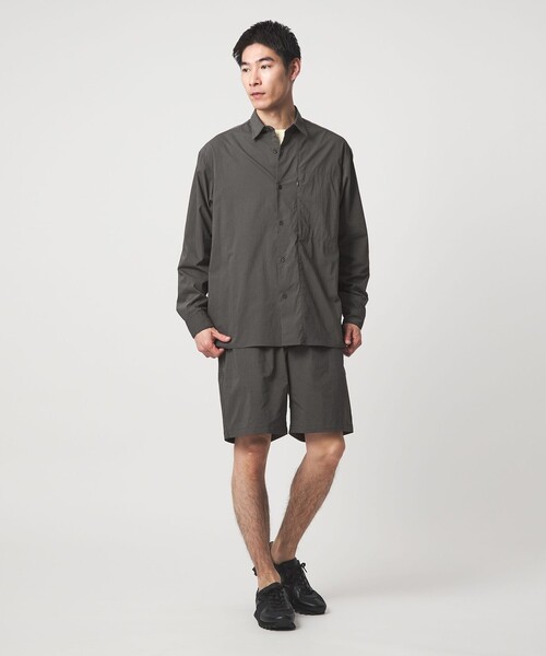green label relaxing（グリーンレーベルリラクシング）の「WONDER CLOTH ボックス シルエット 長袖 シャツ -ストレッチ・接触冷感・吸水速乾-（シャツ/ブラウス・メンズ・モカ/ダークグレー/ブラック・XL/L/M/S）」の11枚目の写真