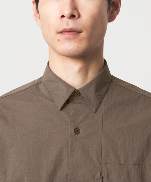 green label relaxing（グリーンレーベルリラクシング）の「WONDER CLOTH ボックス シルエット 長袖 シャツ -ストレッチ・接触冷感・吸水速乾-（シャツ/ブラウス・メンズ・モカ/ダークグレー/ブラック・XL/L/M/S）」の18枚目の写真