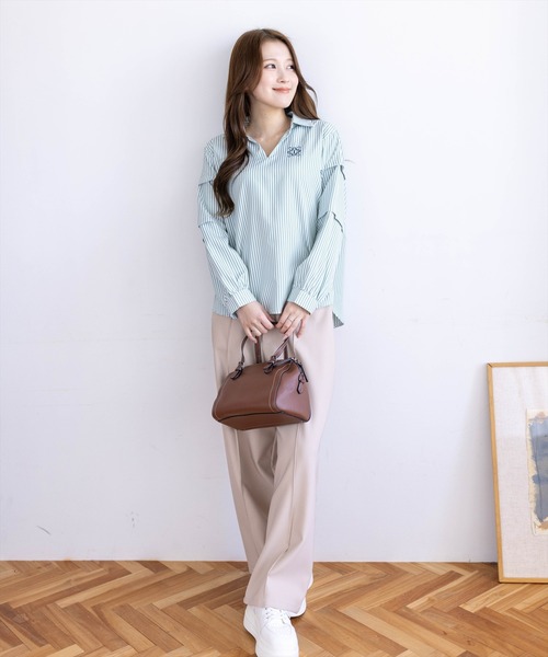 CLEAR BASIC（クリアベーシック）の「ワンポイント刺繍袖タックストライプシャツ[オフィスカジュアル 着回し抜群 大人]≪新作≫（シャツ/ブラウス・レディース・ミント/グレー/ブルー/キャメル・F）」の8枚目の写真