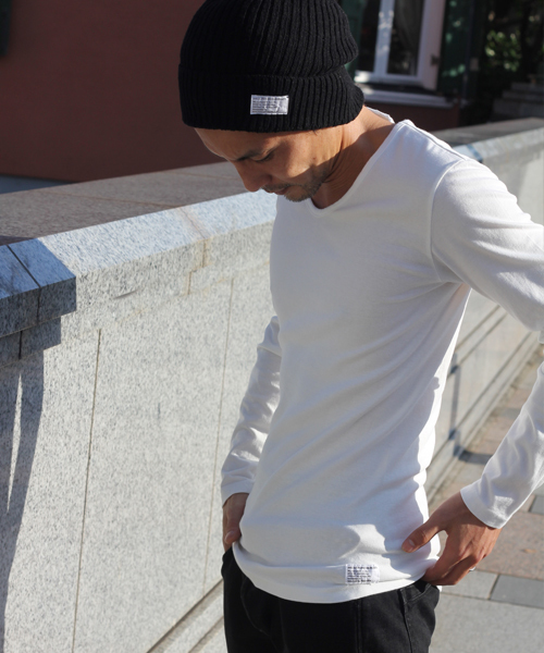 SABLE CLUTCH（セーブルクラッチ）の「ベーシックロングスリーブUネックTシャツ（Tシャツ/カットソー・メンズ・ブラック/ホワイト・SMALL/MEDIUM）」の4枚目の写真