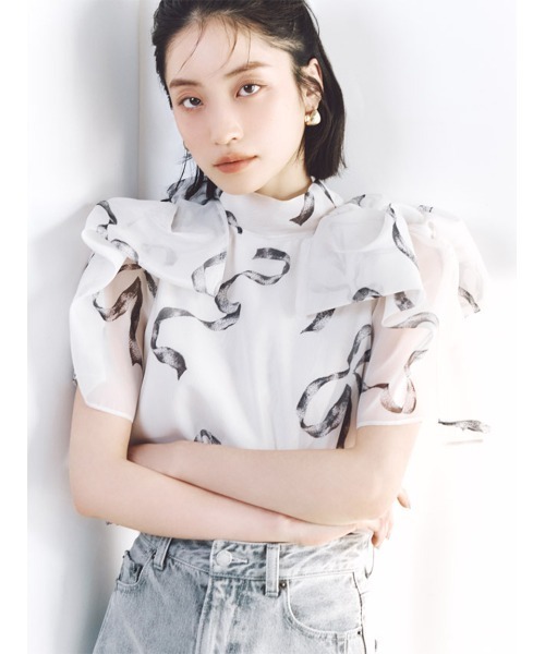 SNIDEL（スナイデル）の「Sustainableリボンライクオーガンシースルーブラウス（シャツ/ブラウス・レディース・オフホワイト/ブラック/ライトピンク・F）」の3枚目の写真