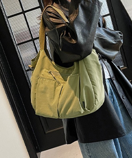 Miniministore(ミニミニストア)の「ナイロンショルダーバッグ大容量トート軽量(トートバッグ・レディース・ブラック/アイボリー/カーキ/キャメル・FREE)」の8枚目の写真