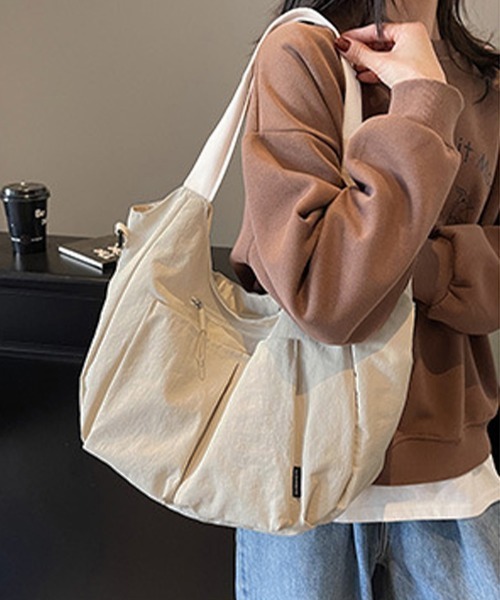 Miniministore(ミニミニストア)の「ナイロンショルダーバッグ大容量トート軽量(トートバッグ・レディース・ブラック/アイボリー/カーキ/キャメル・FREE)」の14枚目の写真