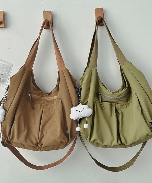 Miniministore(ミニミニストア)の「ナイロンショルダーバッグ大容量トート軽量(トートバッグ・レディース・ブラック/アイボリー/カーキ/キャメル・FREE)」の18枚目の写真