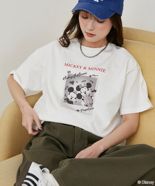 PUBLUX（パブリュクス）の「PUBLUX/パブリュクス Mickey Mouse & Minnie Mouse/ミッキーマウス & ミニーマウス/ 落書き風 フォトアート Tシャツ　限定展開（Tシャツ/カットソー・レディース・チャコールグレー/オフホワイト/イエロー/ネイビー・ﾌﾘ-）」の2枚目の写真