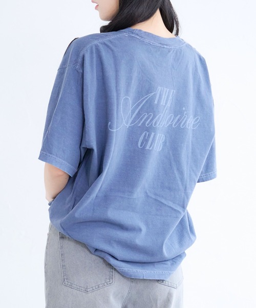 Bonjour Sagan(ボンジュールサガン)の「【&soiree】ピグメントプリントTシャツ(メッセージロゴ)(Tシャツ/カットソー・レディース・ブルー/アイボリー/ブラック・MEDIUM/FREE)」の3枚目の写真
