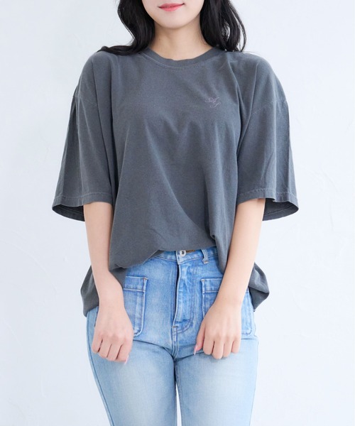 Bonjour Sagan(ボンジュールサガン)の「【&soiree】ピグメントプリントTシャツ(メッセージロゴ)(Tシャツ/カットソー・レディース・ブルー/アイボリー/ブラック・MEDIUM/FREE)」の4枚目の写真