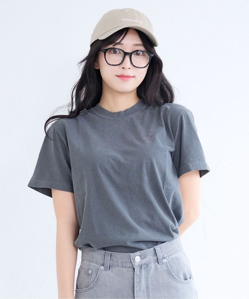 Bonjour Sagan(ボンジュールサガン)の「【&soiree】ピグメントプリントTシャツ(メッセージロゴ)(Tシャツ/カットソー・レディース・ブルー/アイボリー/ブラック・MEDIUM/FREE)」の9枚目の写真