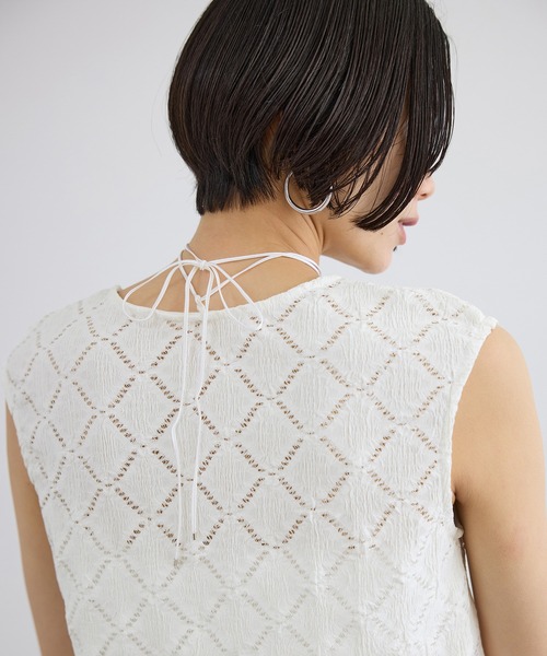 SALON adam et rope'（サロン アダム エ ロペ）の「Cafissiチョーカー付きノースリーブプルオーバー / セットアップ対応（その他トップス・レディース・オフホワイト/ブラック・FREE）」の3枚目の写真