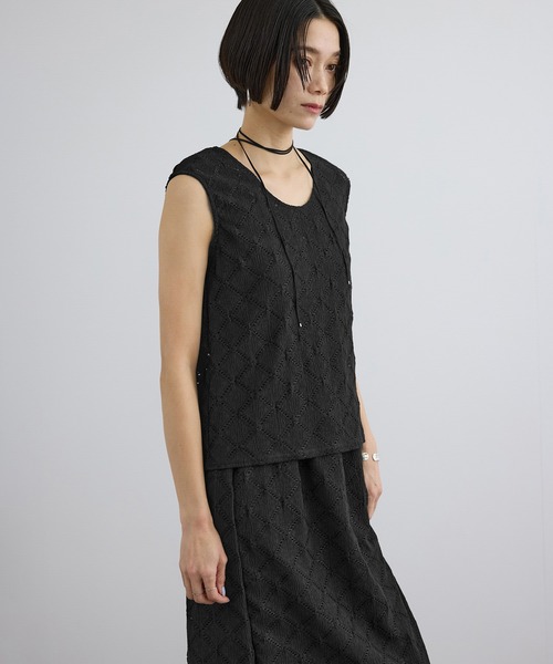 SALON adam et rope'（サロン アダム エ ロペ）の「Cafissiチョーカー付きノースリーブプルオーバー / セットアップ対応（その他トップス・レディース・オフホワイト/ブラック・FREE）」の7枚目の写真