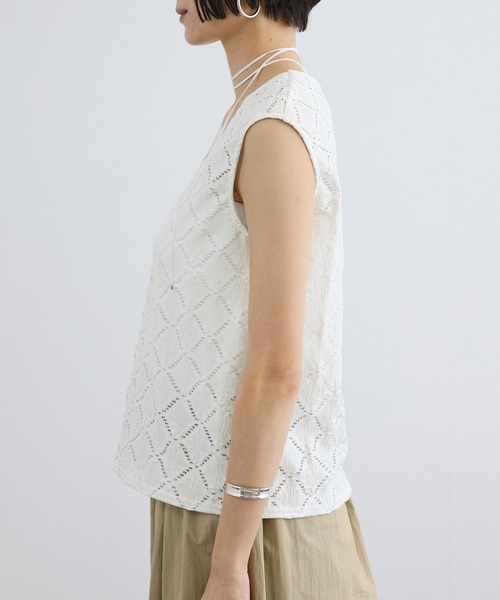 SALON adam et rope'（サロン アダム エ ロペ）の「Cafissiチョーカー付きノースリーブプルオーバー / セットアップ対応（その他トップス・レディース・オフホワイト/ブラック・FREE）」の13枚目の写真