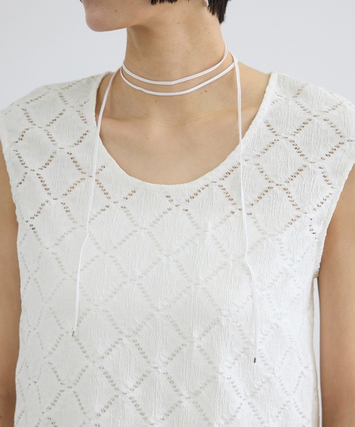 SALON adam et rope'（サロン アダム エ ロペ）の「Cafissiチョーカー付きノースリーブプルオーバー / セットアップ対応（その他トップス・レディース・オフホワイト/ブラック・FREE）」の15枚目の写真