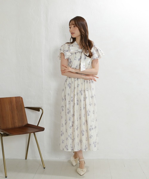 ASTORIA ODIER(アストリアオディール)の「花柄リボンタイワンピース(ワンピース・レディース・ベージュ/ラベンダー・SMALL/MEDIUM)」の3枚目の写真