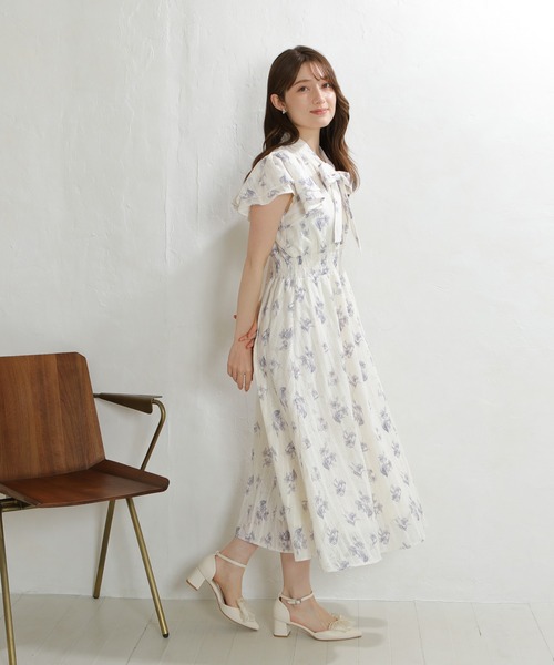 ASTORIA ODIER(アストリアオディール)の「花柄リボンタイワンピース(ワンピース・レディース・ベージュ/ラベンダー・SMALL/MEDIUM)」の4枚目の写真