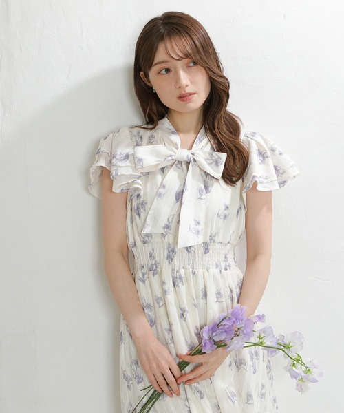 ASTORIA ODIER(アストリアオディール)の「花柄リボンタイワンピース(ワンピース・レディース・ベージュ/ラベンダー・SMALL/MEDIUM)」の7枚目の写真