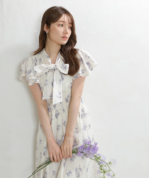 ASTORIA ODIER(アストリアオディール)の「花柄リボンタイワンピース(ワンピース・レディース・ベージュ/ラベンダー・SMALL/MEDIUM)」の8枚目の写真