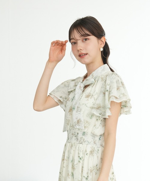 ASTORIA ODIER(アストリアオディール)の「花柄リボンタイワンピース(ワンピース・レディース・ベージュ/ラベンダー・SMALL/MEDIUM)」の15枚目の写真