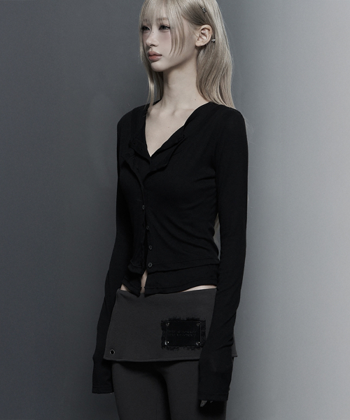 ETRE AU SOMMET（エトレオソメ）の「U-Neck Double Button layered Cardigan (Black)（カーディガン/ボレロ・レディース・ブラック・FREE）」の2枚目の写真