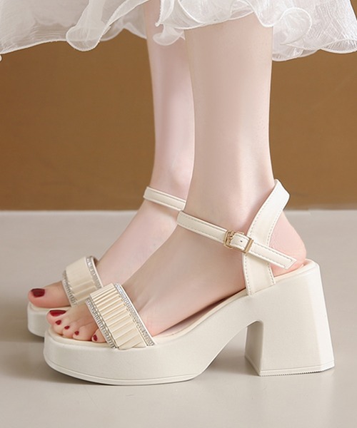 Lace Ladies(レースレディース)の「ビジュー付き プリーツ ストラップ 厚底 サンダル(サンダル・レディース・ブラック/アイボリー・23cm/23.5cm/24cm/24.5cm/25cm/22.5cm)」の1枚目の写真