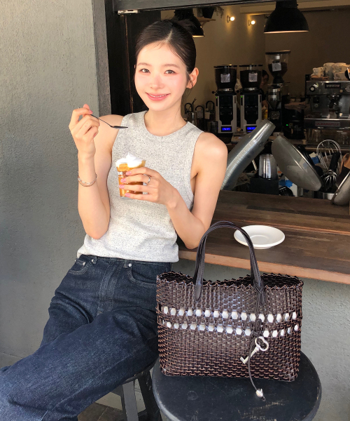 OSTKAKA(オストカーカ)の「テサトート ダークブラウン(ショルダーバッグ・レディース・その他・FREE)」の1枚目の写真