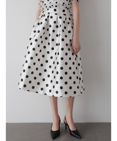 AMOMMA(アモマ)の「VOLUME FLARE DOT SKIRT(スカート・レディース・アイボリー/ブラック・FREE)」の2枚目の写真