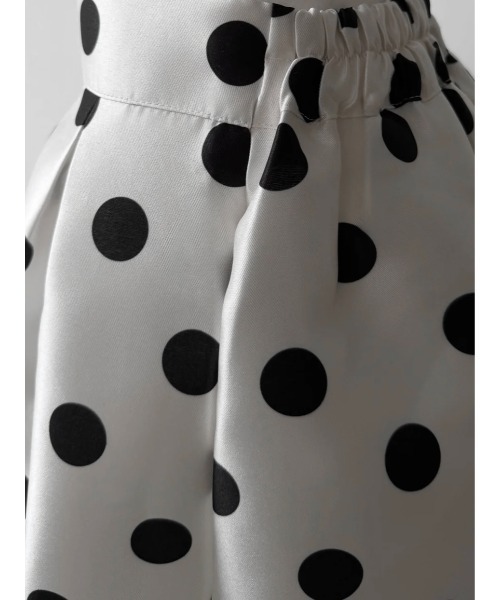 AMOMMA(アモマ)の「VOLUME FLARE DOT SKIRT(スカート・レディース・アイボリー/ブラック・FREE)」の7枚目の写真
