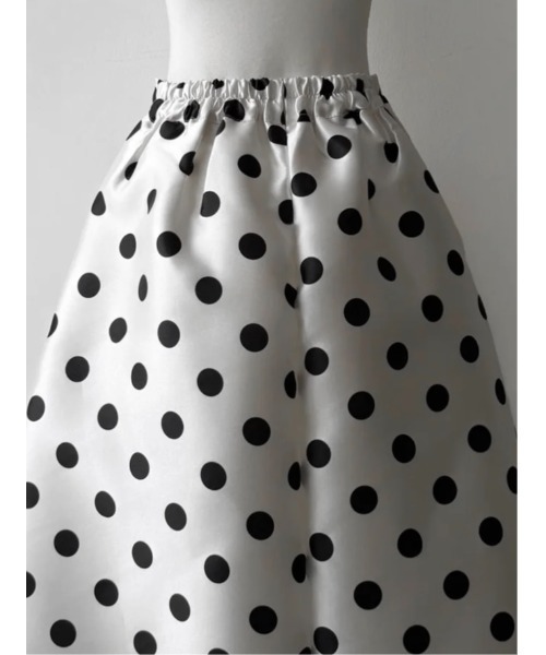 AMOMMA(アモマ)の「VOLUME FLARE DOT SKIRT(スカート・レディース・アイボリー/ブラック・FREE)」の8枚目の写真