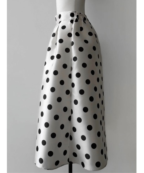 AMOMMA(アモマ)の「VOLUME FLARE DOT SKIRT(スカート・レディース・アイボリー/ブラック・FREE)」の9枚目の写真
