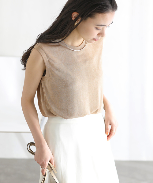 La TOTALITE(ラトータリテ)の「【洗える】シャイニーノースリーブトップス(Tシャツ/カットソー・レディース・ブラック/ホワイト/ベージュ・FREE)」の1枚目の写真