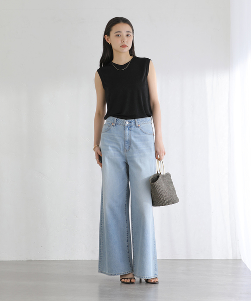 La TOTALITE(ラトータリテ)の「【洗える】シャイニーノースリーブトップス(Tシャツ/カットソー・レディース・ブラック/ホワイト/ベージュ・FREE)」の4枚目の写真