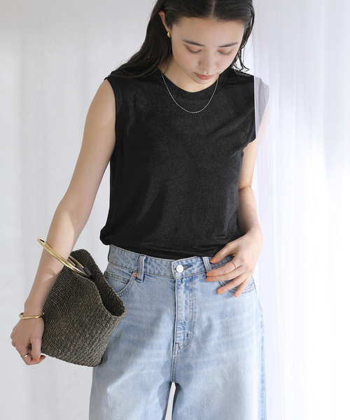 La TOTALITE(ラトータリテ)の「【洗える】シャイニーノースリーブトップス(Tシャツ/カットソー・レディース・ブラック/ホワイト/ベージュ・FREE)」の7枚目の写真