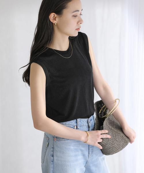 La TOTALITE(ラトータリテ)の「【洗える】シャイニーノースリーブトップス(Tシャツ/カットソー・レディース・ブラック/ホワイト/ベージュ・FREE)」の8枚目の写真