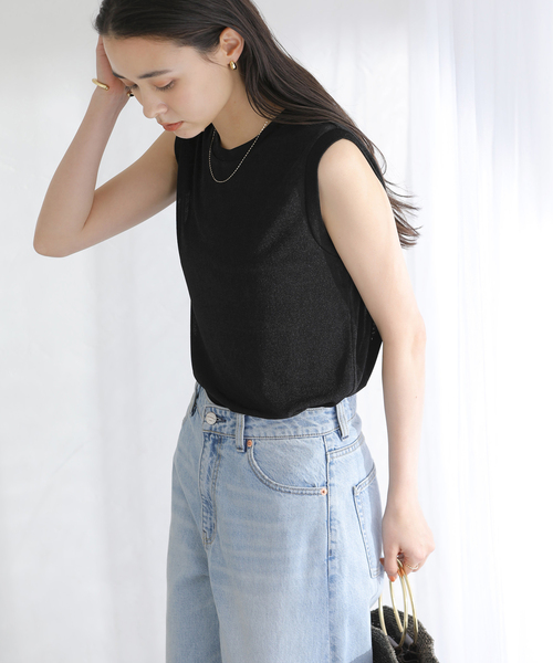 La TOTALITE(ラトータリテ)の「【洗える】シャイニーノースリーブトップス(Tシャツ/カットソー・レディース・ブラック/ホワイト/ベージュ・FREE)」の9枚目の写真