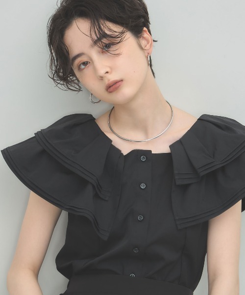 ARVELLIA(アルベリア)の「PINTUCK RUFFLE BLOUSE(シャツ/ブラウス・レディース・ホワイト/ブラック・M)」の2枚目の写真