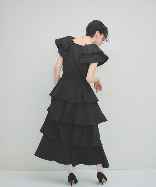 ARVELLIA(アルベリア)の「PINTUCK RUFFLE BLOUSE(シャツ/ブラウス・レディース・ホワイト/ブラック・M)」の8枚目の写真