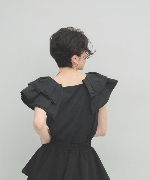 ARVELLIA(アルベリア)の「PINTUCK RUFFLE BLOUSE(シャツ/ブラウス・レディース・ホワイト/ブラック・M)」の11枚目の写真