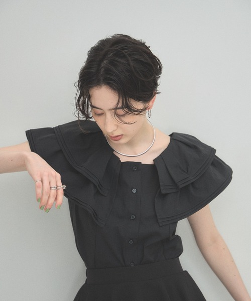 ARVELLIA(アルベリア)の「PINTUCK RUFFLE BLOUSE(シャツ/ブラウス・レディース・ホワイト/ブラック・M)」の12枚目の写真