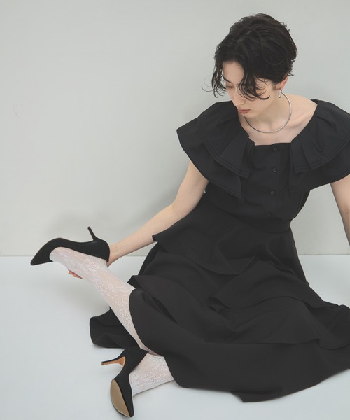 ARVELLIA(アルベリア)の「PINTUCK RUFFLE BLOUSE(シャツ/ブラウス・レディース・ホワイト/ブラック・M)」の14枚目の写真