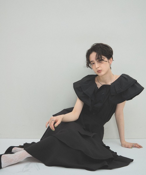 ARVELLIA(アルベリア)の「PINTUCK RUFFLE BLOUSE(シャツ/ブラウス・レディース・ホワイト/ブラック・M)」の16枚目の写真