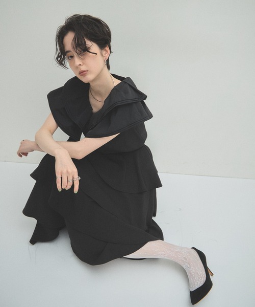 ARVELLIA(アルベリア)の「PINTUCK RUFFLE BLOUSE(シャツ/ブラウス・レディース・ホワイト/ブラック・M)」の17枚目の写真