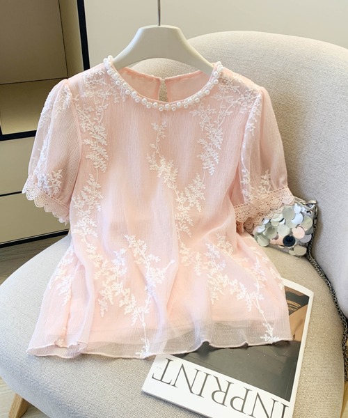 LUCPY(ラクピー)の「パールネックレースシアーブラウス(シャツ/ブラウス・レディース・ピンク/ホワイト・LARGE/MEDIUM/SMALL/X-LARGE)」の2枚目の写真