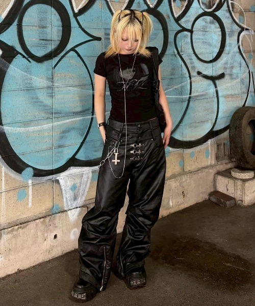 FANCY CLUB(ファンシークラブ)の「【FANCY CLUB】FCL SHADOW DOLL TEE / 【ファンシークラブ】FCLシャドードールグラフィックプリント半袖Tシャツ(Tシャツ/カットソー・レディース・ブラック/ブラック系その他・01/02)」の21枚目の写真