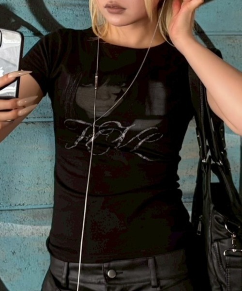 FANCY CLUB(ファンシークラブ)の「【FANCY CLUB】FCL SHADOW DOLL TEE / 【ファンシークラブ】FCLシャドードールグラフィックプリント半袖Tシャツ(Tシャツ/カットソー・レディース・ブラック/ブラック系その他・01/02)」の18枚目の写真